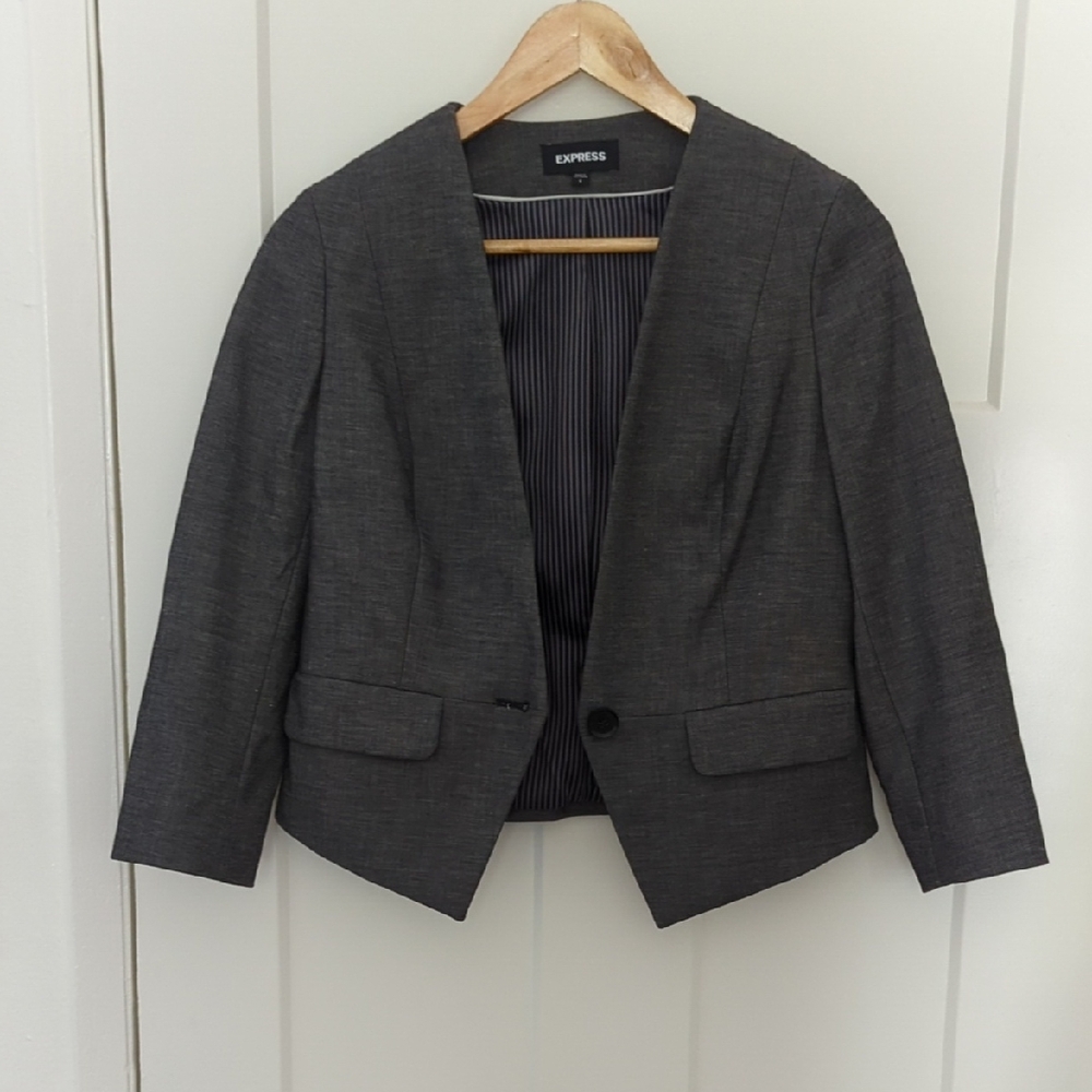 Express Women's Professional Gray Cropped Blazer with Tailored Fit
